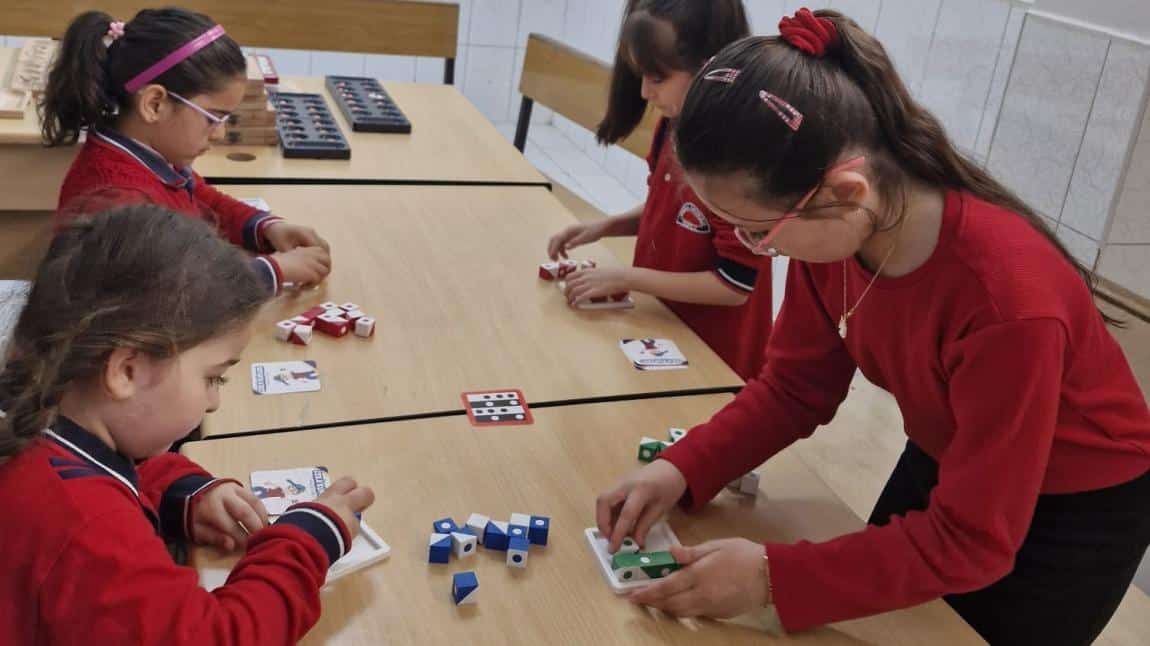 Kepez İlçemizde Tazofun düzenlediği akıl ve zeka oyunlarında okulumuzu temsil edecek öğrencileri belirlemek üzere, okulumuzda turnuva düzenledik.
